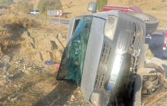 Çamardı’da araç takla attı: 2 yaralı