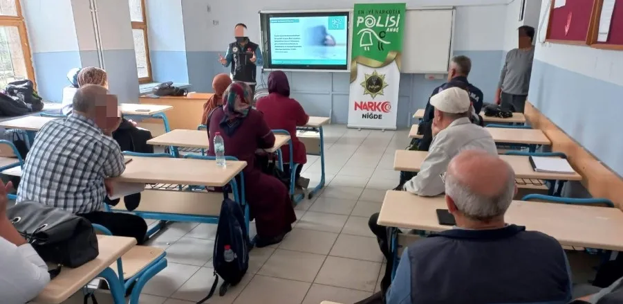 Velilere En iyi narkotik Polisi Anne projesi anlatıldı