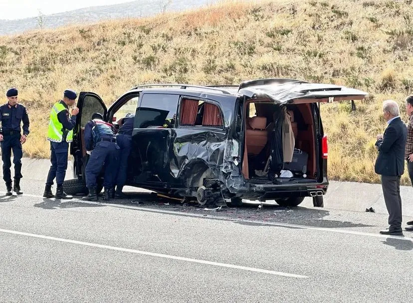 Niğde – Ankara Otoyolunda Feci Kaza! Patlayan lastik sonları oldu: 2 ölü