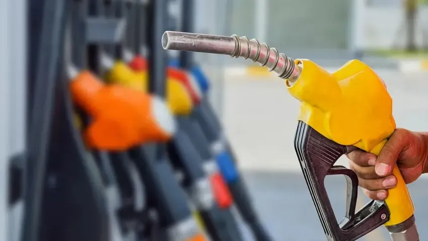 Petrol fiyatları uçuşa geçti! Benzin ve motorine zam yolda