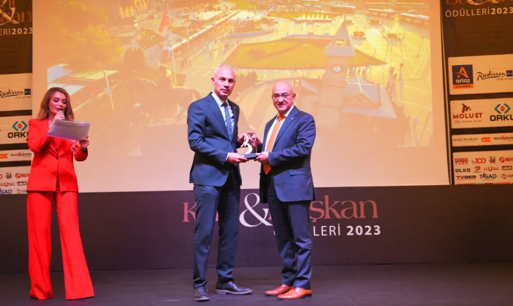 Başkan Özdemir Yılın Belediye Başkanı Seçildi