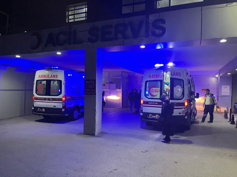 Niğde Adliye önünde bıçaklı kavga: 1 ağır yaralı