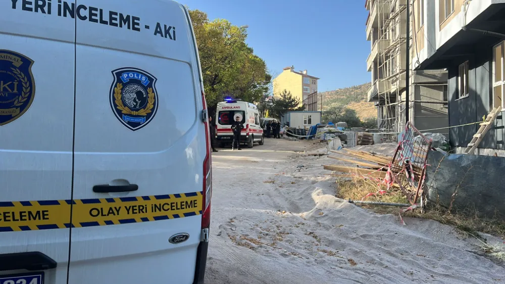 İnşattan düşen işçi öldü