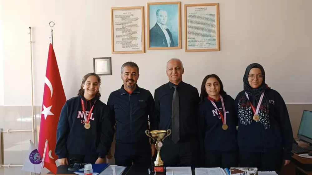 Niğde Fen Lisesi şampiyonluğa adını yazdırdı