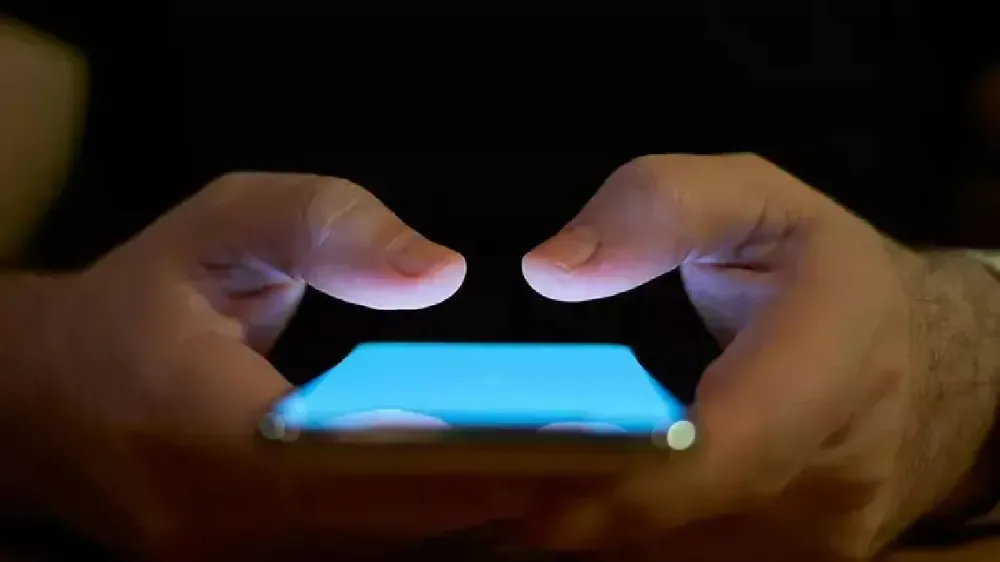 Cep telefonunu böyle kullananlar dikkat! Bu hata hayatınıza mal olabilir