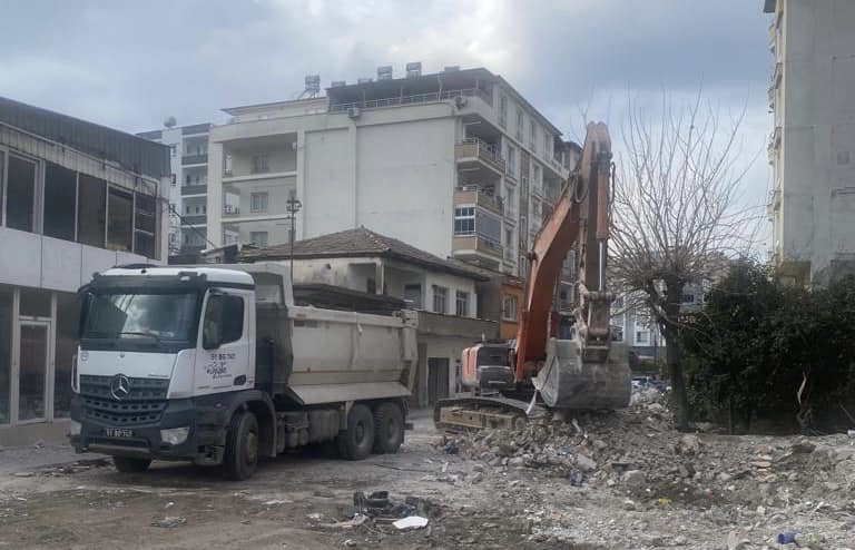 Yaraları birlikte sarıyoruz, Niğde ekibi deprem bölgesinde çalışmalarına devam ediyor