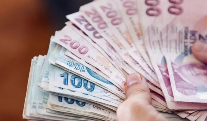 Hükümet teklifini 500 lira artırdı