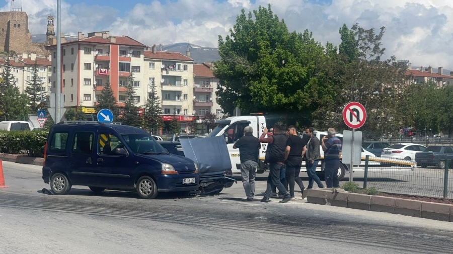 Niğde’de aynı anda 2 maddi hasarlı trafik kazası