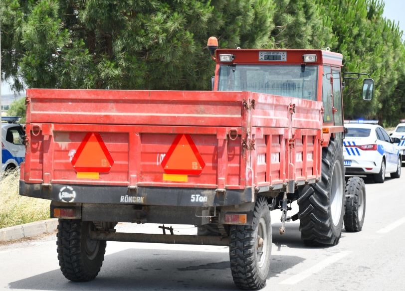 Aman dikkat! Reflektör taktırmayan çiftçilere ikaz ışıkları uyarısı