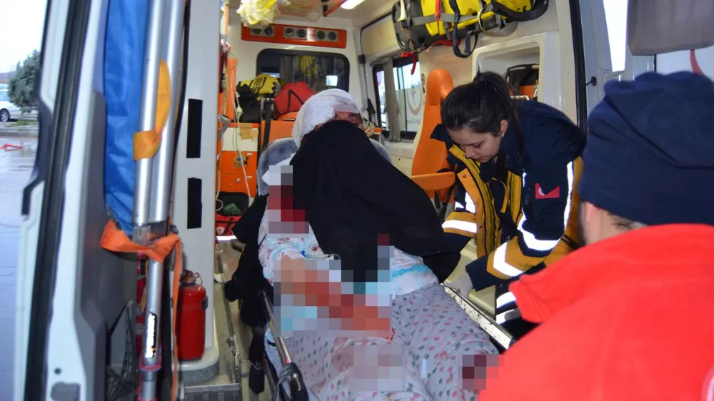 40 yıllık evli çift vazoyla birbirini yaraladı