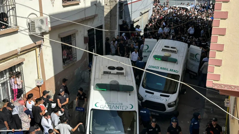 6 tabut yan yana dizildi, göz yaşları sel oldu!