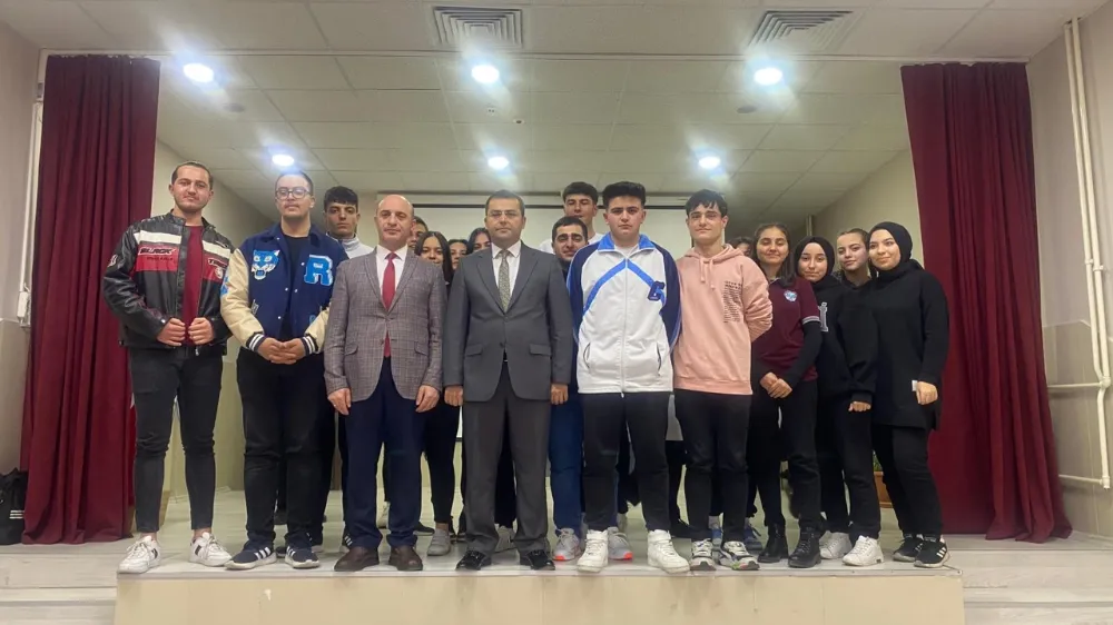 Şehit Yakup Avşar Anadolu Lisesi’nde kariyer günleri devam ediyor