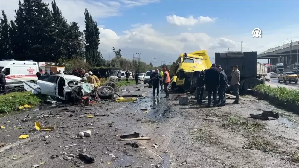 Tır Otomobile Çarptı Otomobil İçindeki 6 Kişi Öldü