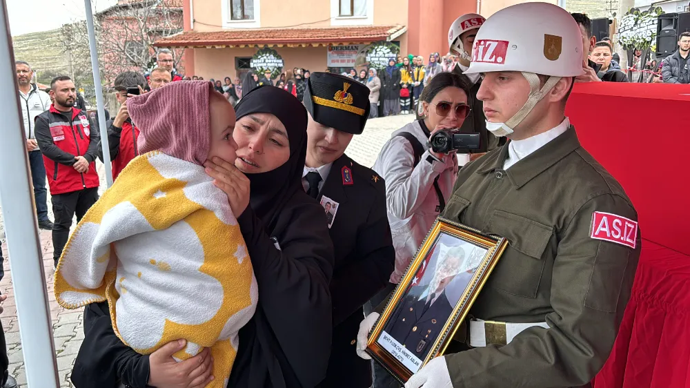 Şehit babaya son bakış! Bu acıya yürek dayanmaz