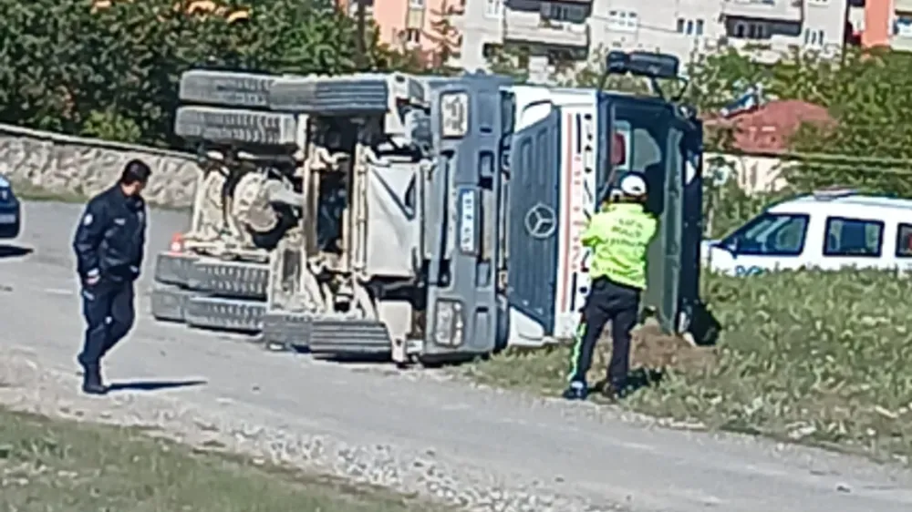 Çamardı’da beton mikseri devrildi 