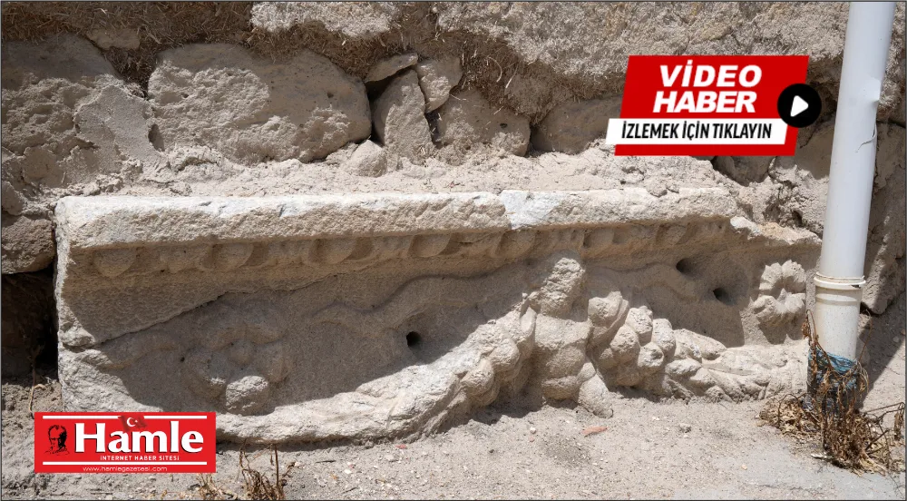 Kemerhisar’da evin temelinde tarihi eser niteliğinde mimari parçalar çıktı