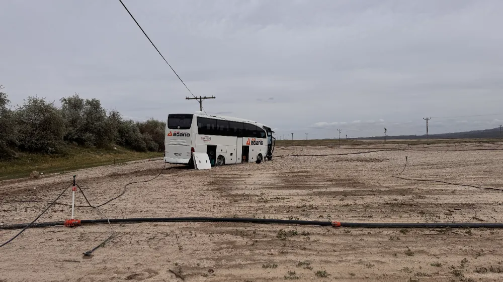Niğde -Kayseri yolunda yolcu otobüsü şarampole uçtu: Yaralılar var