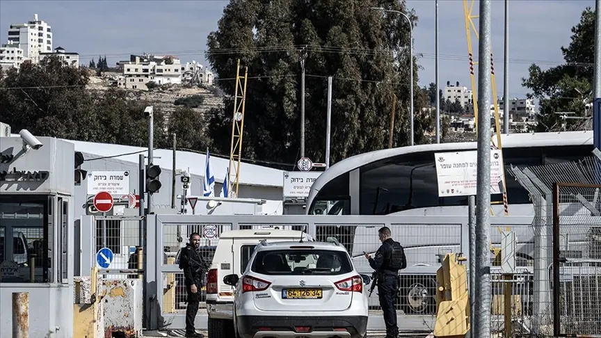 Hamas ile İsrail arasındaki esir takasının ikinci turunda 200 Filistinli esir özgürlüğe kavuştu