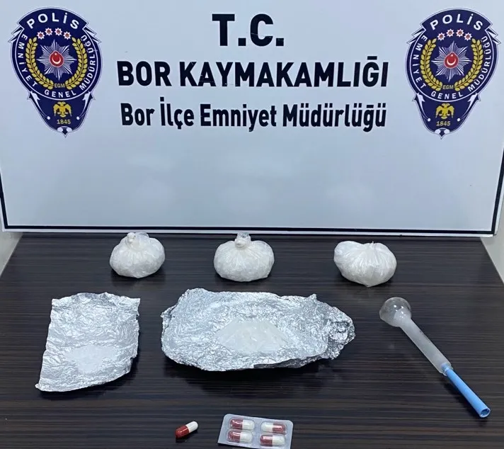 BOR’DA UYUŞTURUCU OPERASYONU: 4 ŞÜPHELİ YAKALANDI, 1 KİŞİ TUTUKLANDI