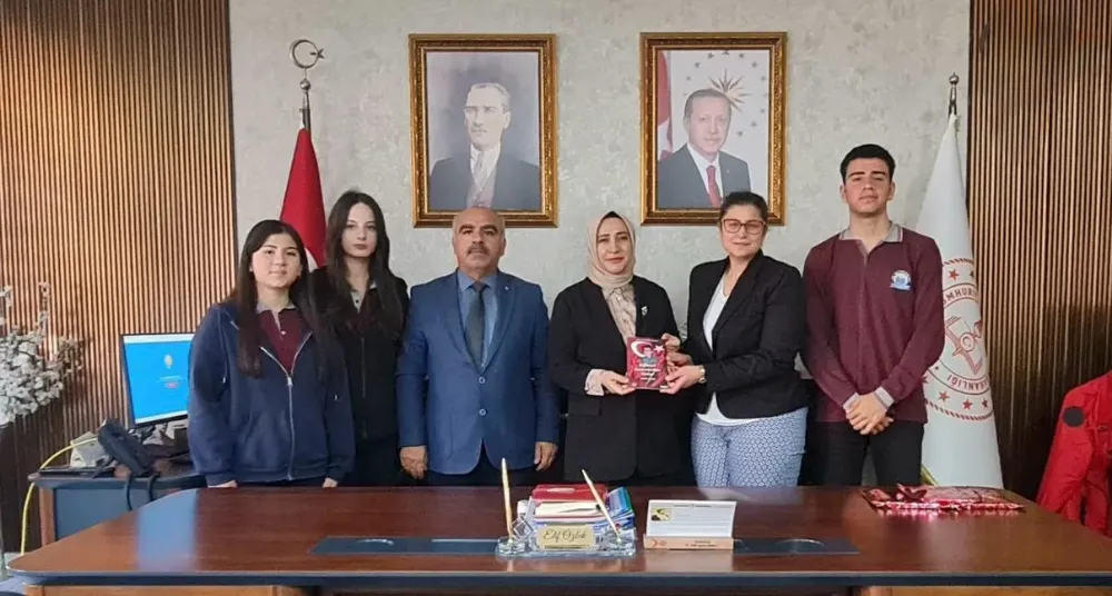 ŞEHİT YAKUP AVŞAR ANISINA DÜZENLENEN ŞİİR YARIŞMASINDA DERECEYE GİRENLER ÖDÜLLENDİRİLDİ