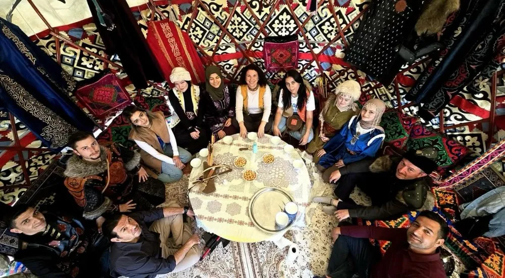 ALTAY KÖYÜNDE DERİCİLİK ATÖLYESİ GENÇLERİ BİR ARAYA GETİRDİ