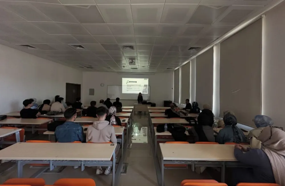 YEŞİLAY’DAN İLAHİYAT FAKÜLTESİ ÖĞRENCİLERİNE BAĞIMLILIK FARKINDALIK EĞİTİMİ