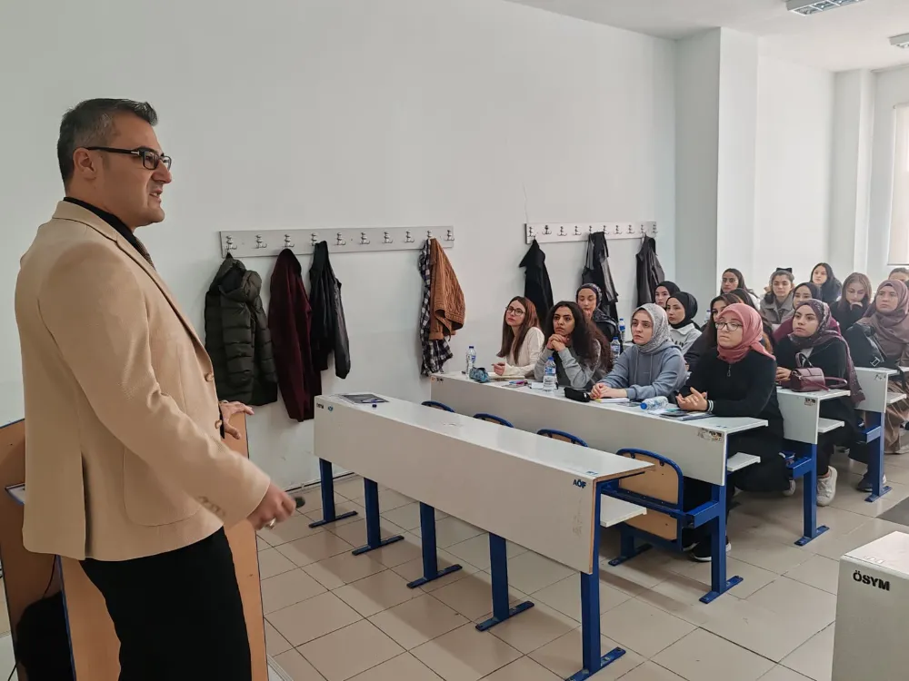 NİĞDE SGK’DAN ÜNİVERSİTE ÖĞRENCİLERİNE BİLGİLENDİRME SEMİNERİ