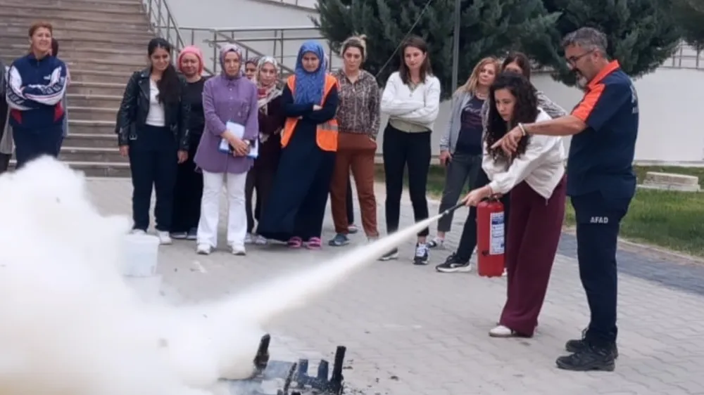 NİĞDE’DE KYK YURTLARINDA AFET FARKINDALIK VE YANGIN EĞİTİMİ VERİLDİ