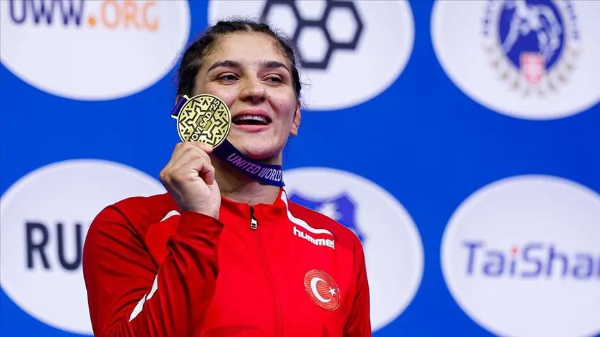 MİLLİ GÜREŞÇİ NESRİN BAŞ, 3. KEZ DÜNYA ŞAMPİYONU OLARAK TARİHE GEÇTİ