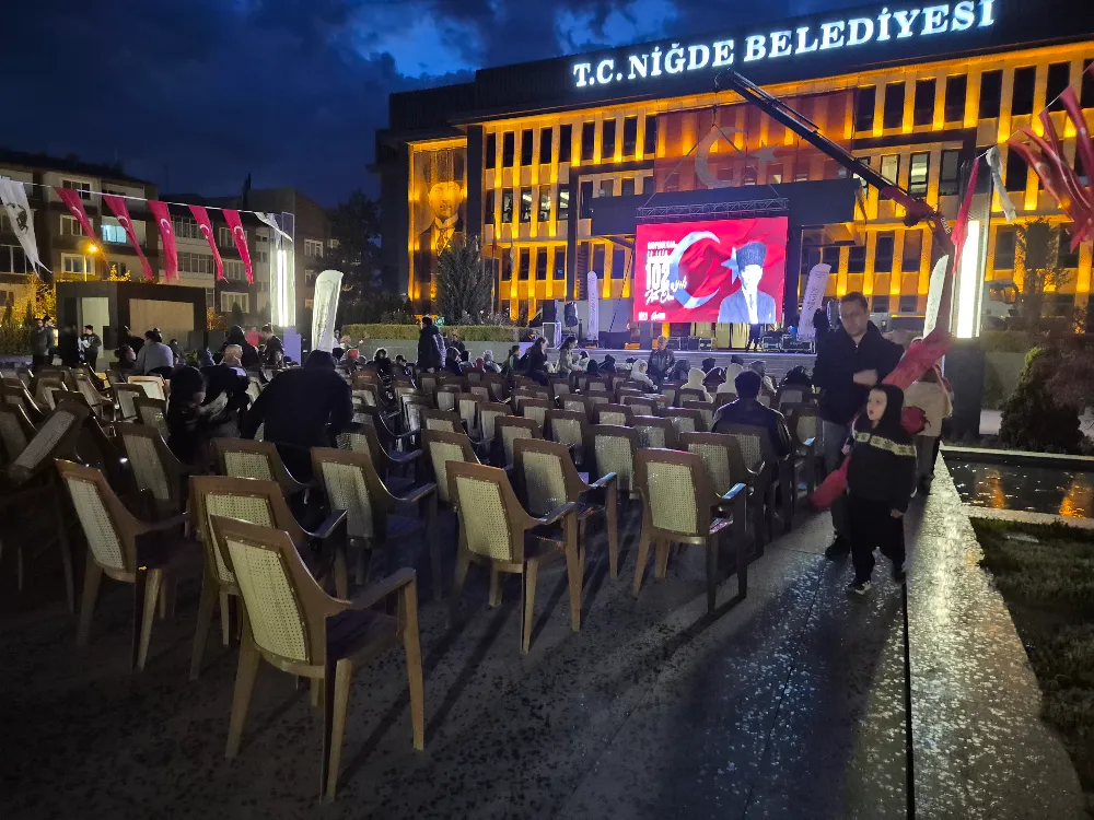 YAĞMUR PLANLARI DEĞİŞTİRDİ: FİLM VE MAÇ KÜLTÜR MERKEZİNDE İZLENECEK