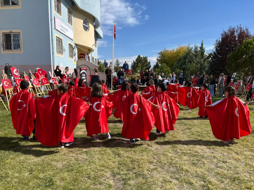 NİĞDE EMİNE ÇETİNTÜRK ANAOKULUNDA “CUMHURİYET SERGİSİ” AÇILDI