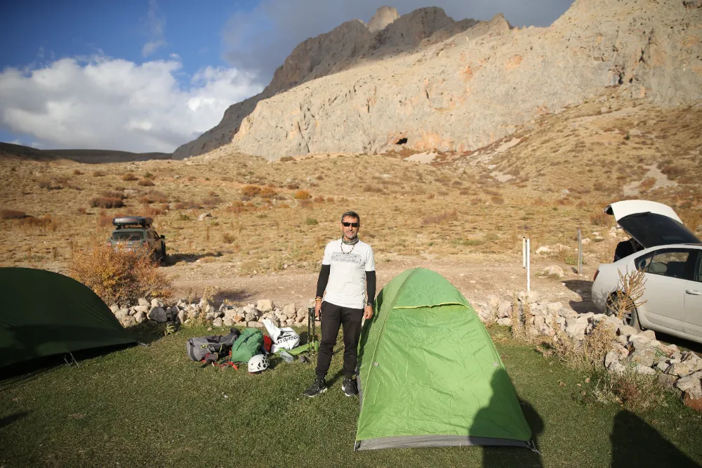 “61’LİK DELİKANLI” ZİRVELERİ FETHETTİ: ŞİMDİ GÖZÜ YURT DIŞINDAKİ DAĞLARDA