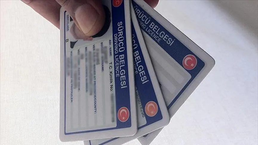 Eski tip ehliyetlerin yenilenme süresi yarın doluyor