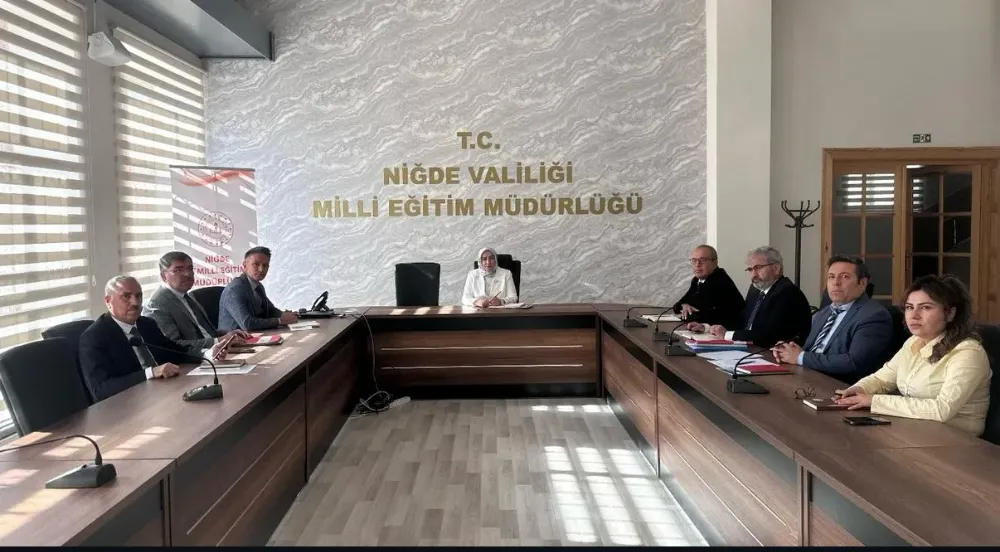 NİĞDE’DE HAFTA BAŞI TOPLANTISIYLA EĞİTİM GÜNDEMİ BELİRLENDİ
