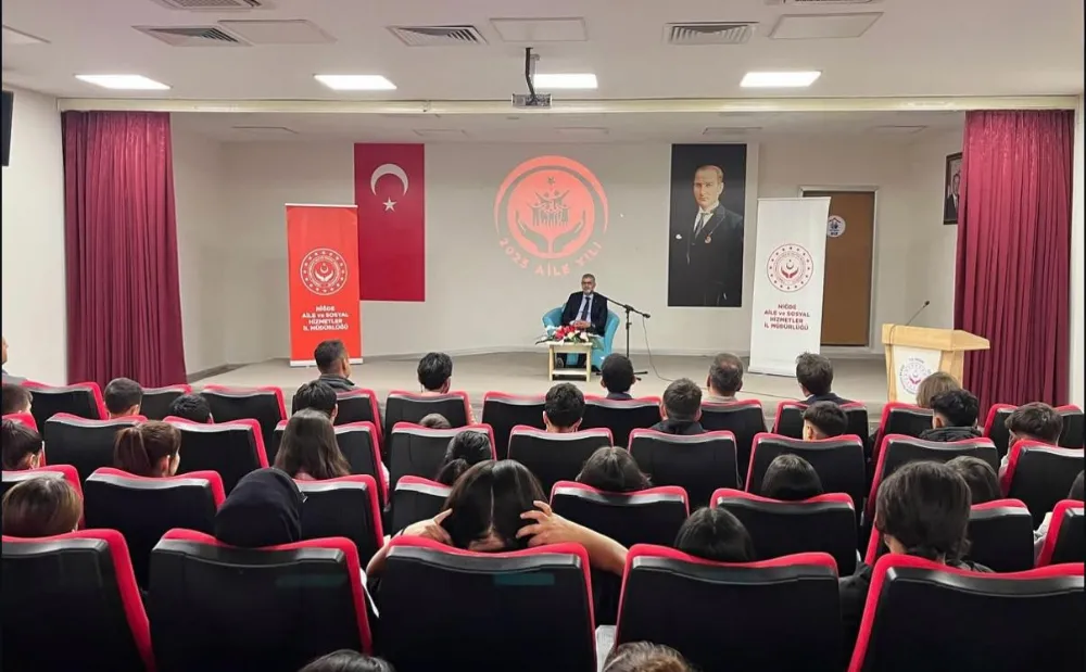 VALİ ÇELİK KORUMA ALTINDAKİ ÇOCUKLARLA BULUŞTU