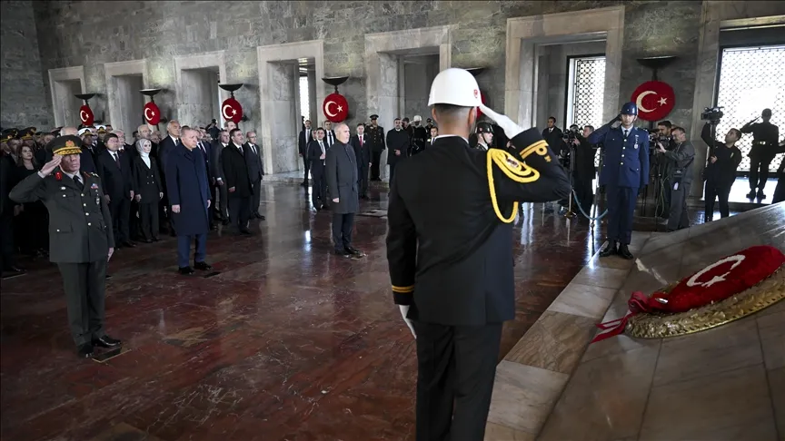 Büyük Önder Atatürk için Anıtkabir