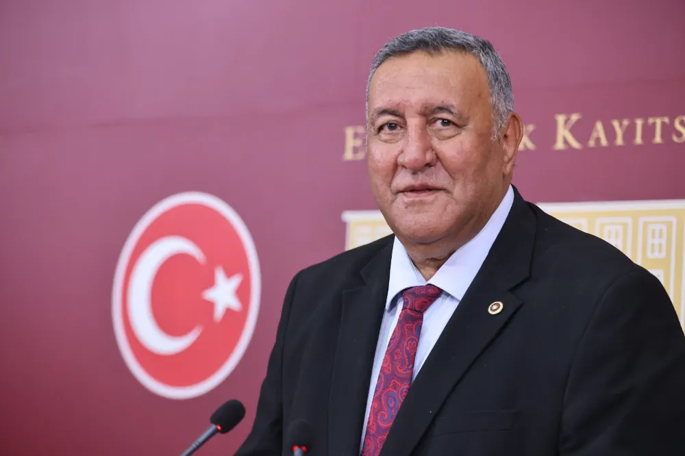 GÜRER: “ÇİFTÇİ TRAKTÖRÜNÜ, VATANDAŞ YAŞAM MUTLULUĞUNU KAYBEDİYOR”