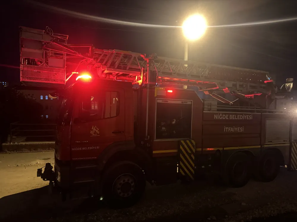 NİĞDE’DEKİ EV YANGINI MAHALLEYİ AYAĞA KALDIRDI (VİDEO HABER)