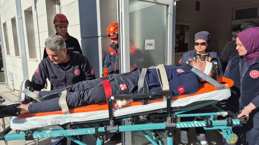 NİĞDE 112 ACİL ÇAĞRI MERKEZİNDE GERÇEĞİ ARATMAYAN YANGIN TATBİKATI (VİDEO HABER)