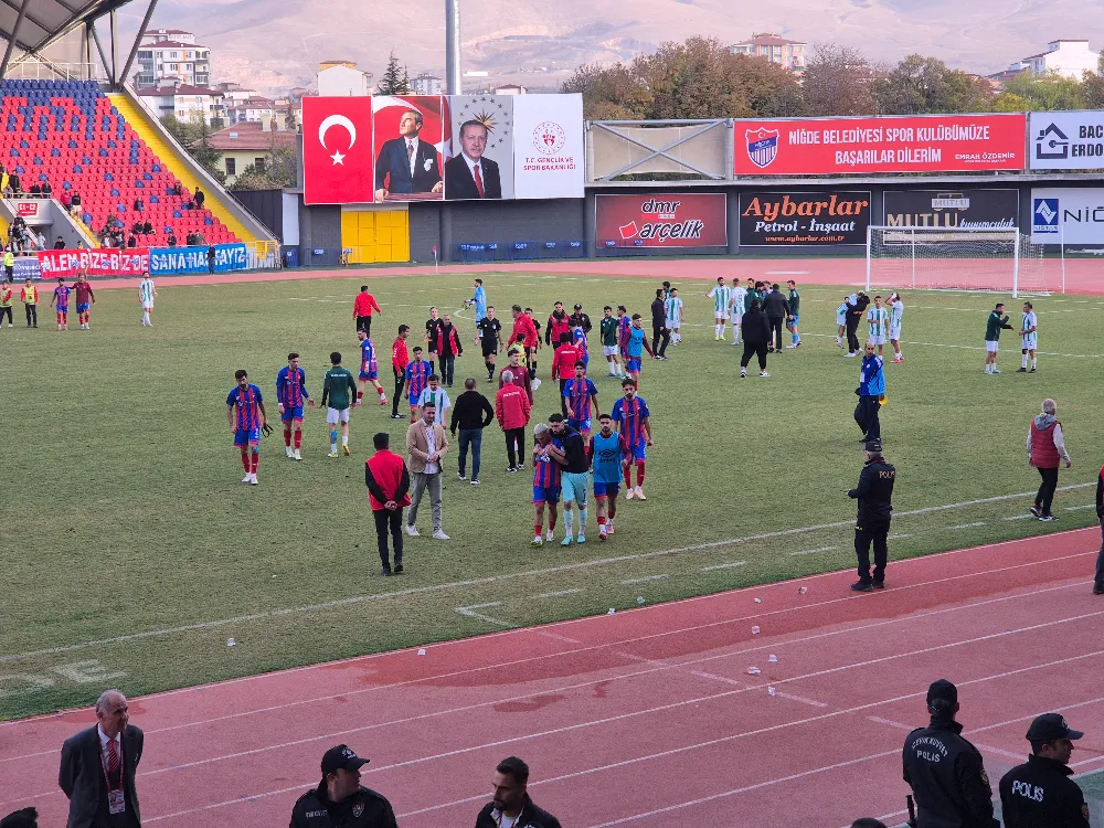 NİĞDE BELEDİYESPOR LİGDEKİ İLK MAĞLUBİYETİNİ SAHASINDA ALDI: 4-1