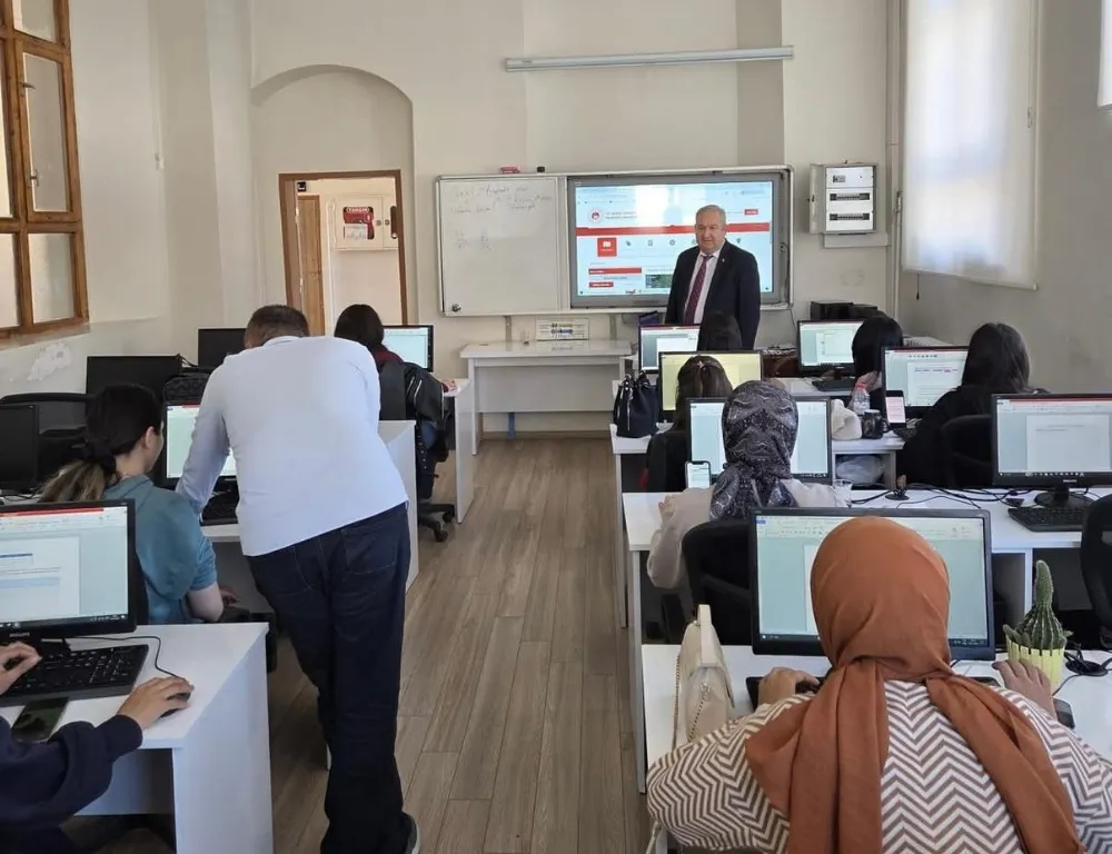 HALK EĞİTİMİ MERKEZİ KURSİYERLERLE BİR ARAYA GELDİ