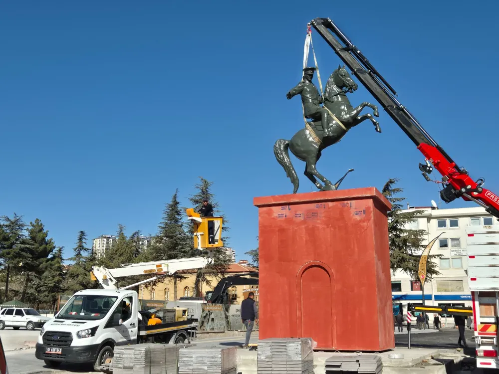 ATATÜRK ANITI YENİ YERİNE TAŞINDI