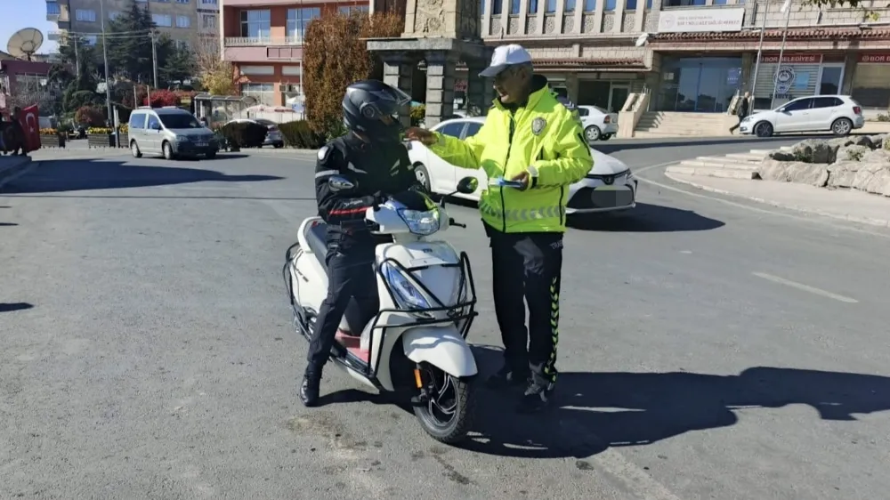 BOR’DA MOTOSİKLET SÜRÜCÜLERİNE TRAFİK EĞİTİMİ