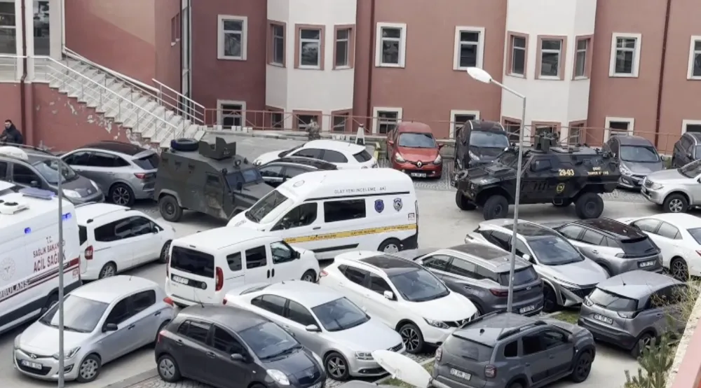 MESAİ ARKADAŞINI SİLAHLA REHİN ALDI