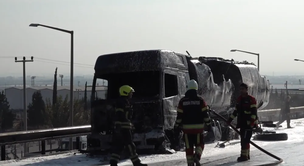 MERSİN’DE AKARYAKIT YÜKLÜ TANKER ALEV ALEV YANDI