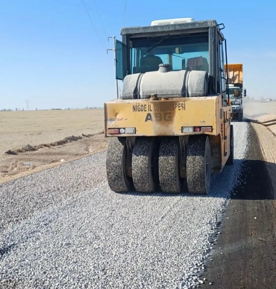 BOR’DA KAYI KÖYÜ’NDE ASFALT ÇALIŞMALARI BAŞLADI