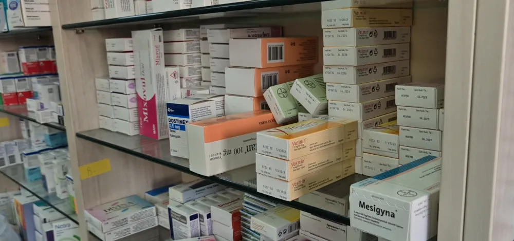 NİĞDE’DE İLAÇ KRİZİ BÜYÜYOR: 300’E YAKIN İLAÇ RAFTA YOK (VİDEO HABER)