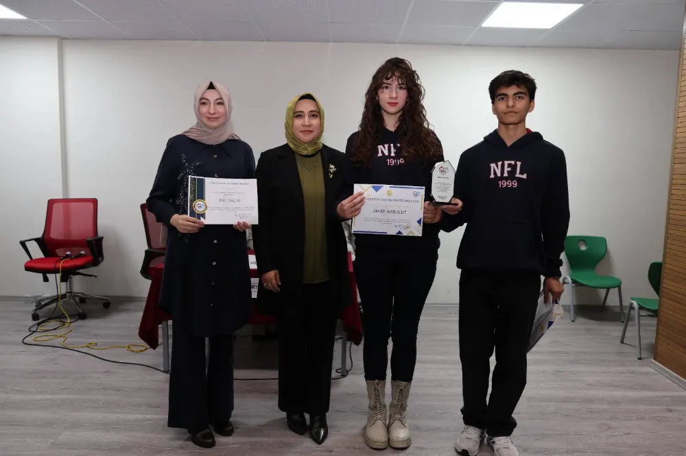 NİĞDE’DE LİSELER ARASI İNGİLİZCE MÜNAZARA FİNALİ