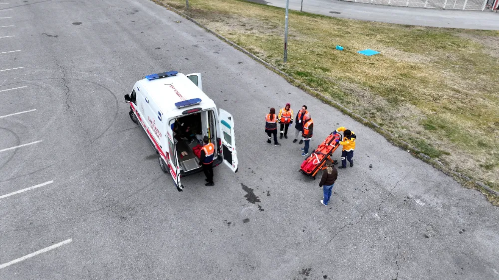KAYSERİ’DE 112 HAFTASINDA AMBULANS RALLİSİ DÜZENLENDİ: NİĞDE EKİPLERİ DE KATILDI