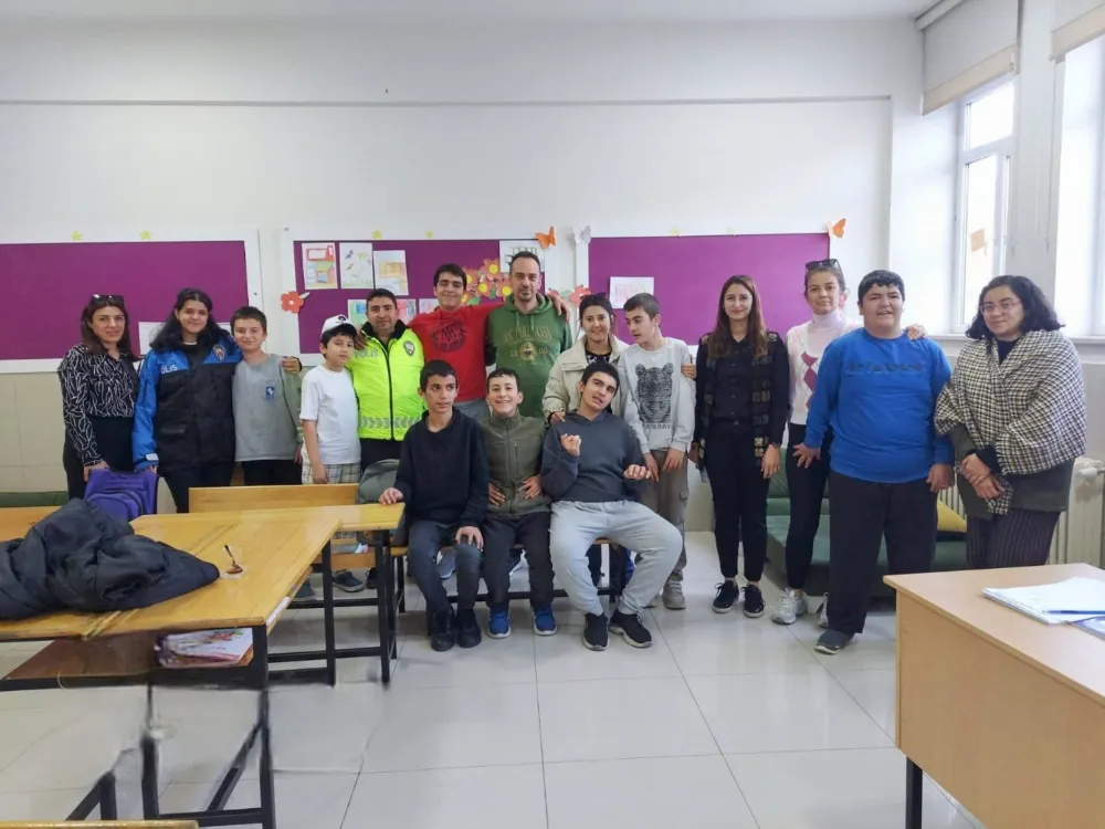 POLİS TEŞKİLATINDAN ENGELLİLER GÜNÜ’NDE ANLAMLI EĞİTİM